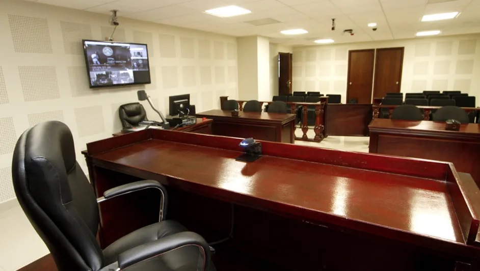 Sala híbrida con videoconferencia